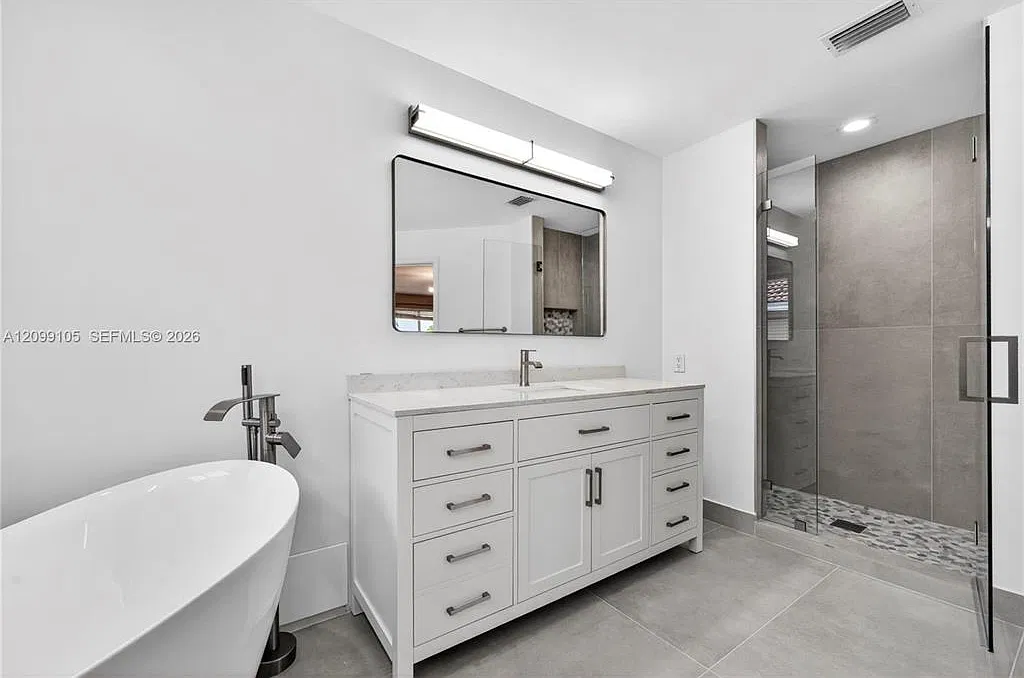 6 bed, 3696 sqft, $8,500 — Photo 1