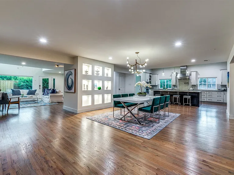 5908 Melshire Dr — Photo 32