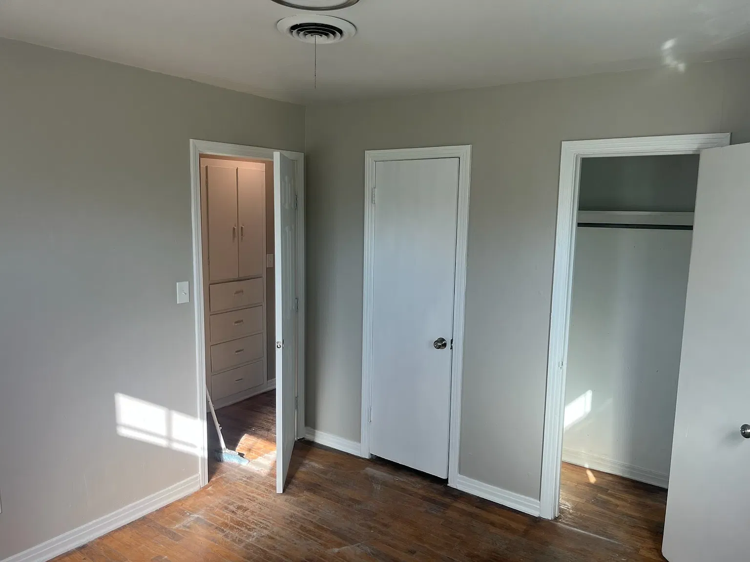 3 bed, 1064 sqft, $1,200 — Photo 2