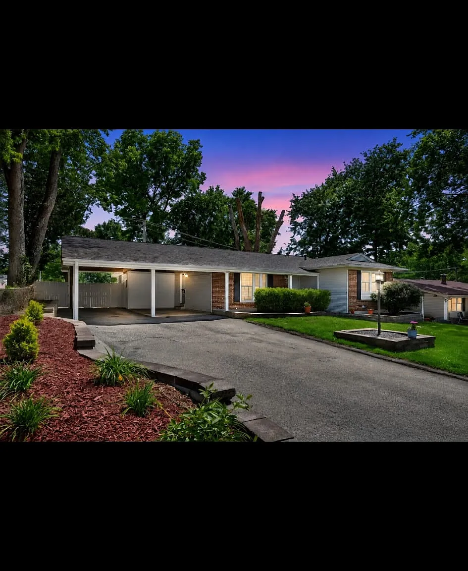 3 bed, 1104 sqft, $2,300 — Photo 1