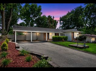 12009 Quality Ln, Maryland Heights, MO 63043