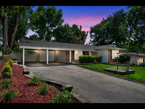 12009 Quality Ln, Maryland Heights, MO 63043