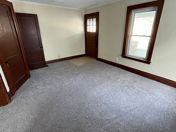 Newly installed carpet, entrance/living room. Freshly painted walls.