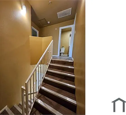 887 E 40th Pl #C — Photo 19