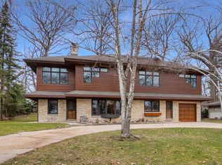 1325 Parkway Dr, Brookfield, WI 53005