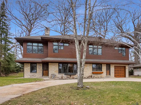 1325 Parkway DRIVE, Brookfield, WI 53005