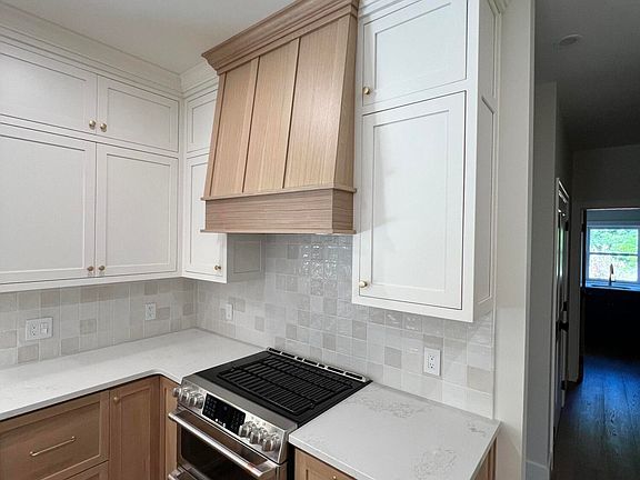 5th image of 62333 John Henry Dr