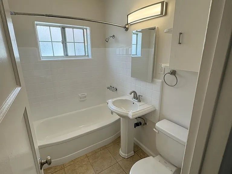 5058-68 Santa Monica Ave — Photo 14