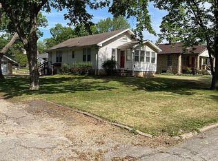 208 N Castle St, Paola, KS 66071