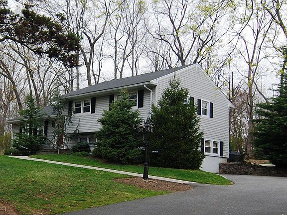 3rd image of 562 Forest Dr