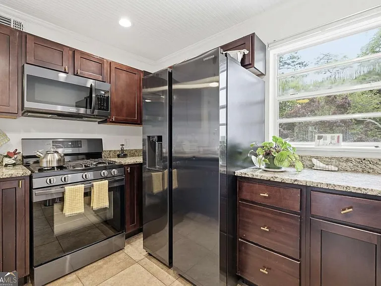 2240 Cheshire Bridge Rd NE #205 — Photo 6