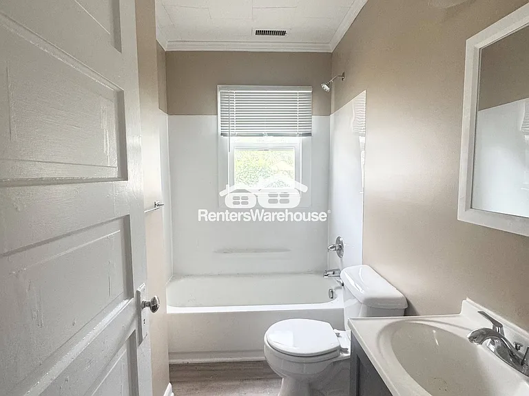 1685 Northwest Dr — Photo 17