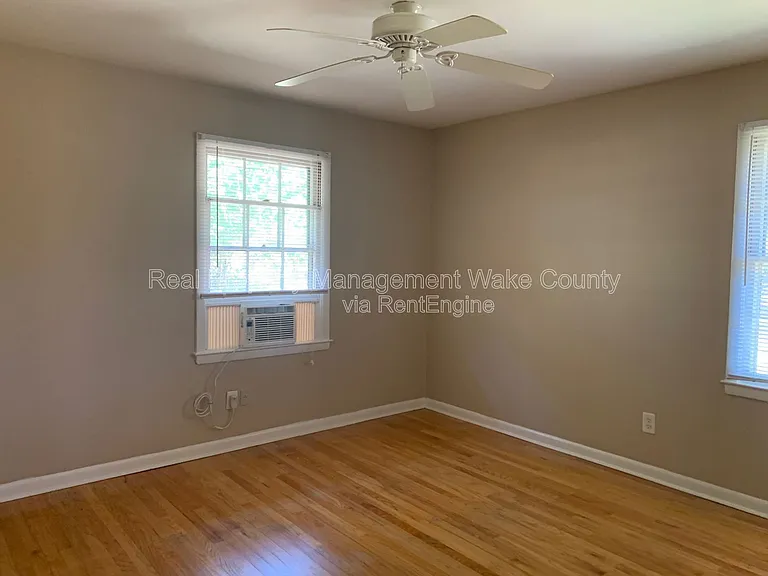 806 Chamberlain St — Photo 14