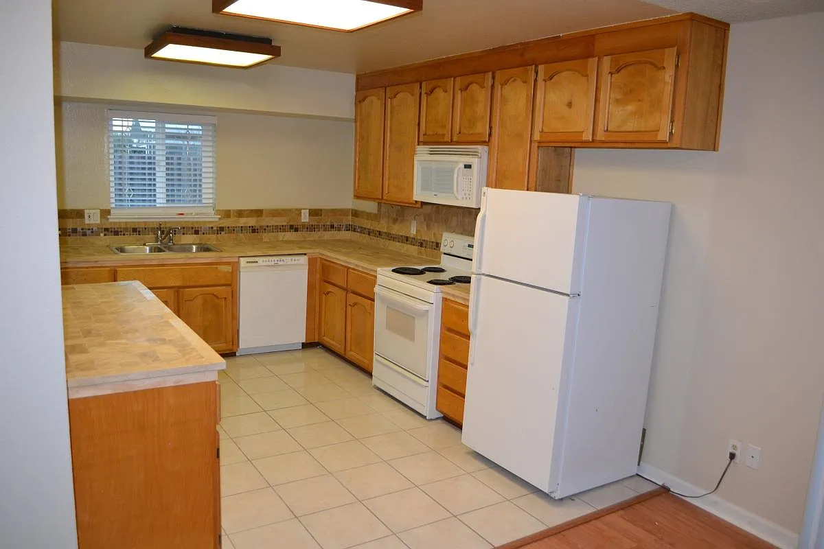 KITCHEN - 1318 Amador Way