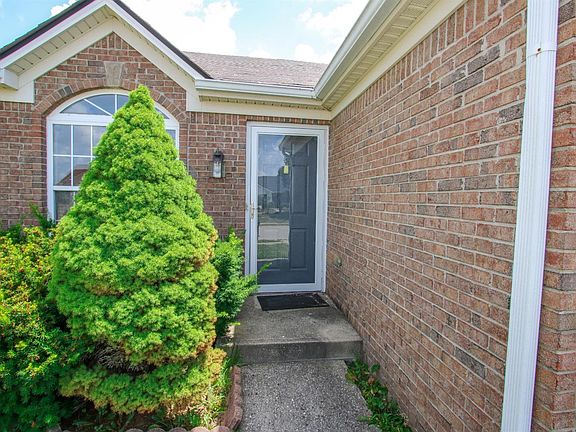 4th image of 121 Wesley Ct
