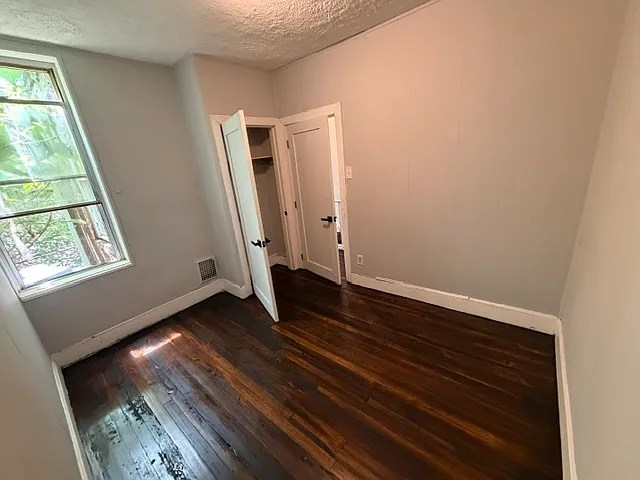 708 E Madison St — Photo 7