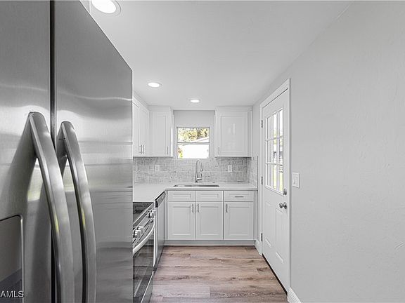 4th image of 454 Ellis St