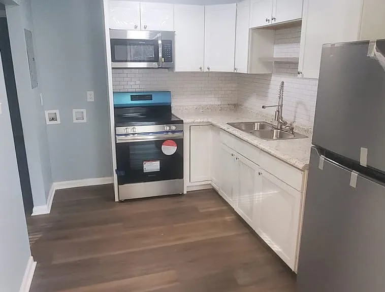 1639 Newark Ave #12 — Photo 1