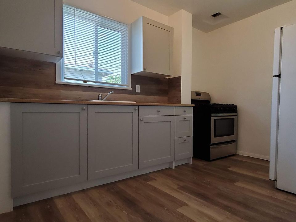 Full Kitchen Seperate from Main Room