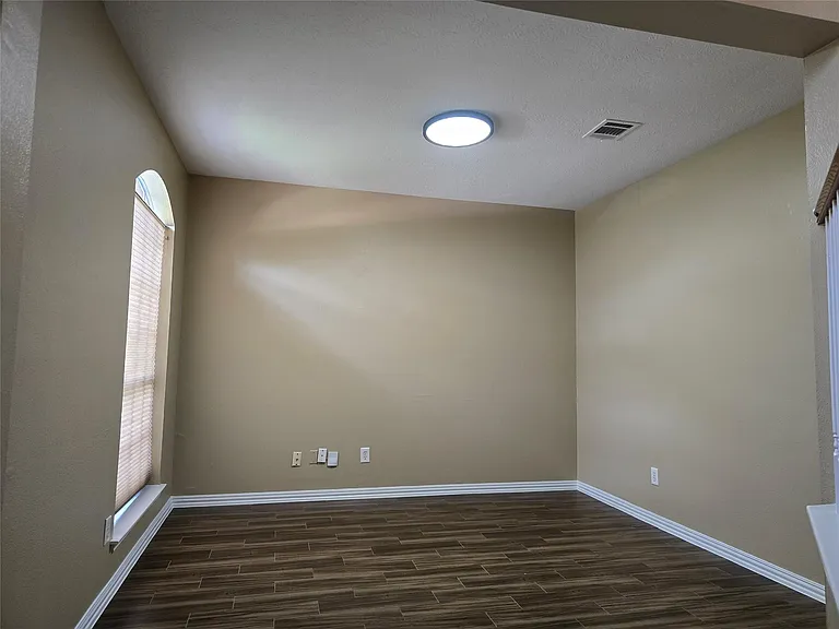 1820 Branch Hill Dr — Photo 5