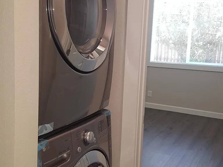 7628 Macarthur Blvd #4 — Photo 6