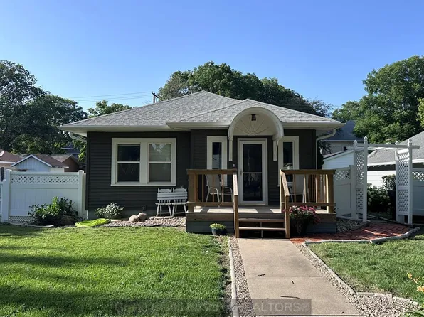 809 M St, Aurora, NE 68818