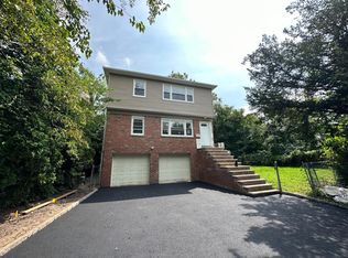 9 Walnut St FLOOR 2, Bloomfield, NJ 07003