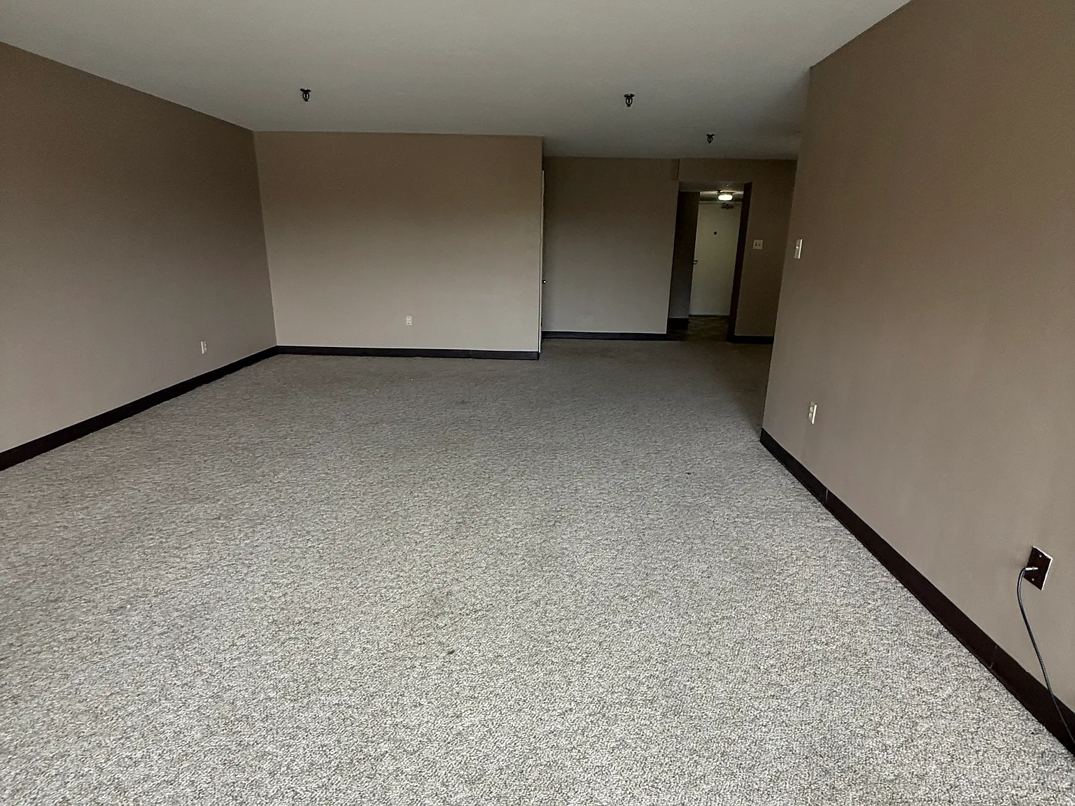 1 bed, 900 sqft, $1,300 — Photo 4