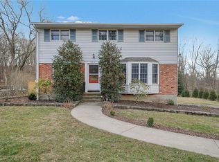 32 Minkel Rd, Ossining, NY 10562