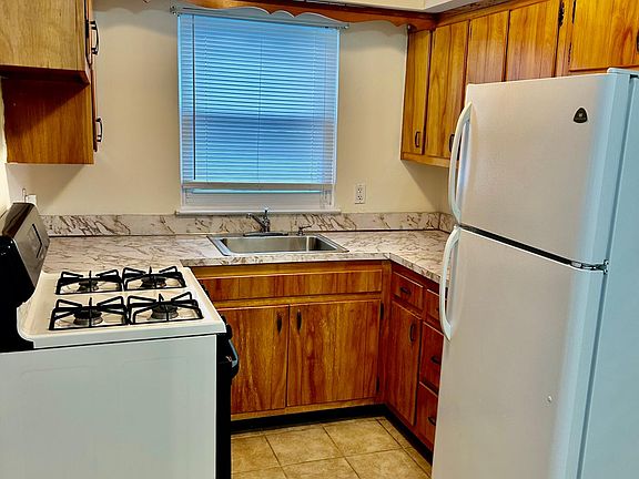 5th image of 46 Ashland Ave E #1