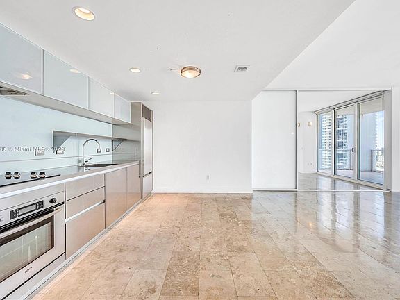 4th image of 1040 Biscayne Blvd APT 2107