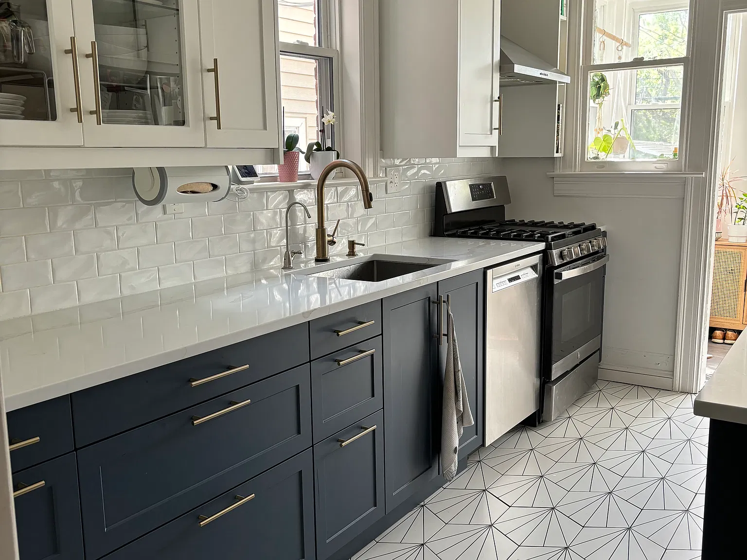 4 bed, 2.5 bath, 2100 sqft, $4,500 — Photo 4