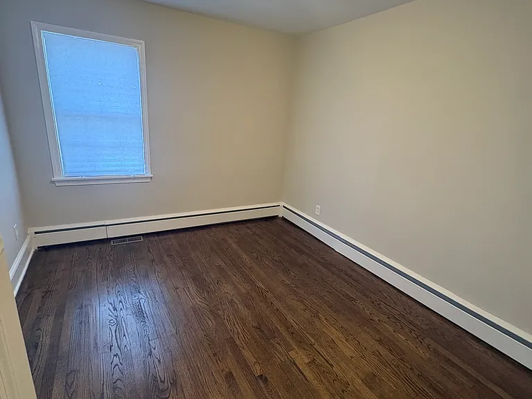 104 Archwood Ave — Photo 2