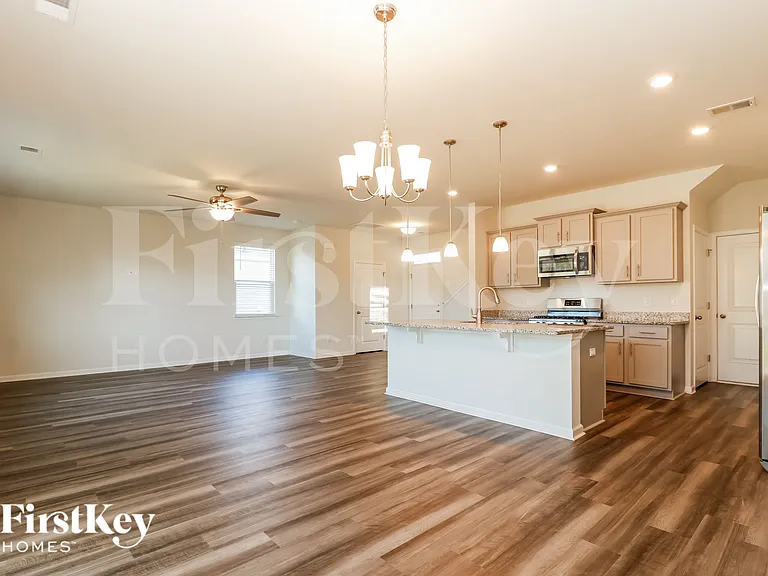 591 Wayton Cir — Photo 5