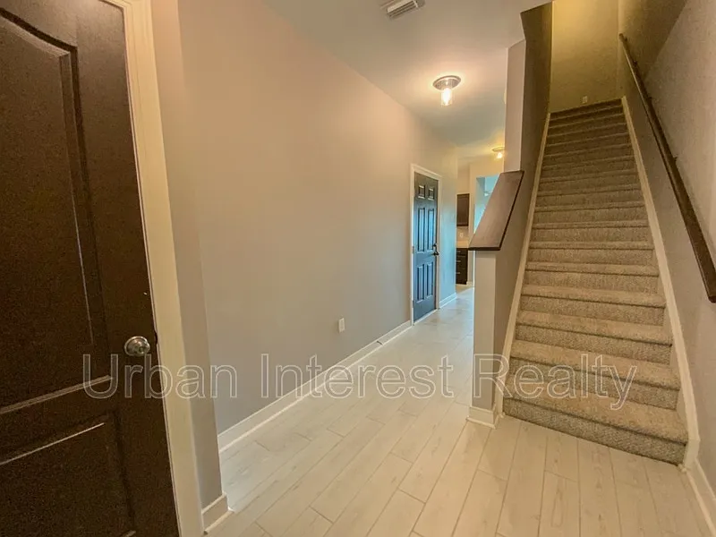 3 bed, 2.5 bath, 1548 sqft, $2,400 — Photo 2