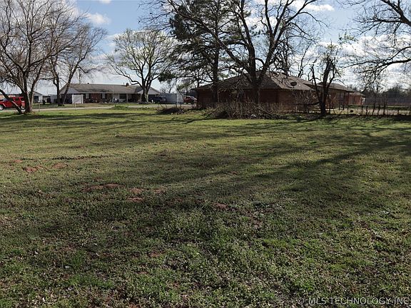 4th image of 804 N Terrace Dr