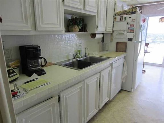 5th image of 3410 Galt Ocean Dr APT 2107