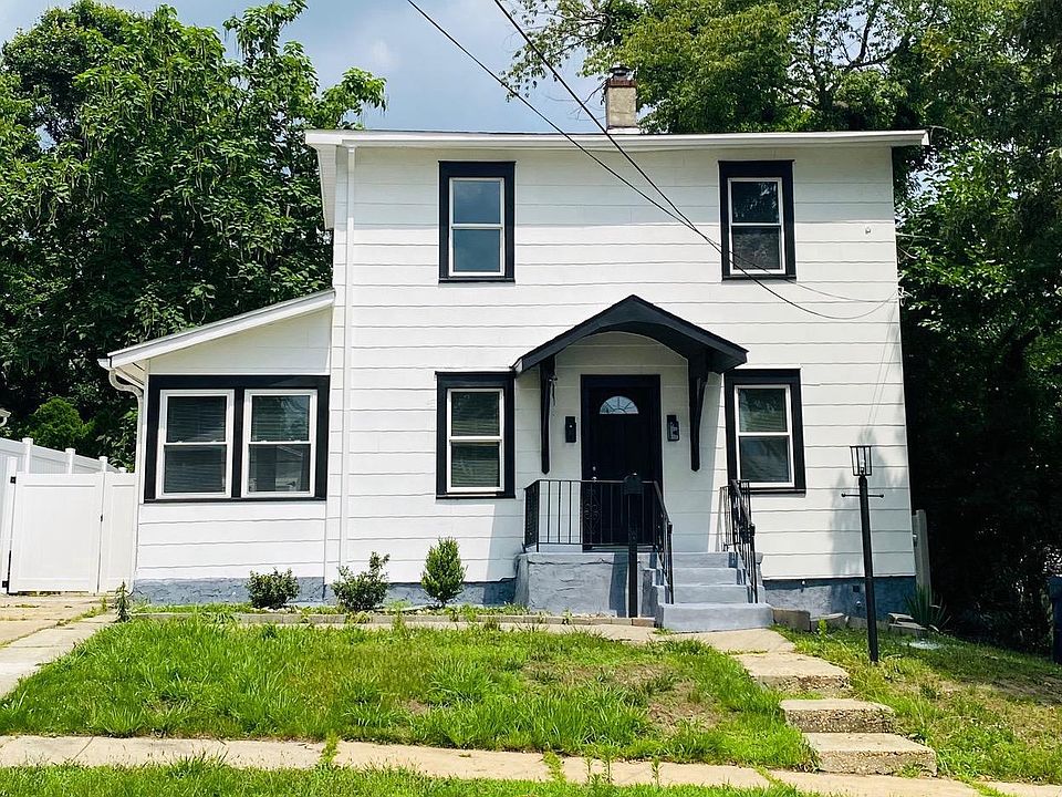 1st image of 14 E Crestwood Ave
