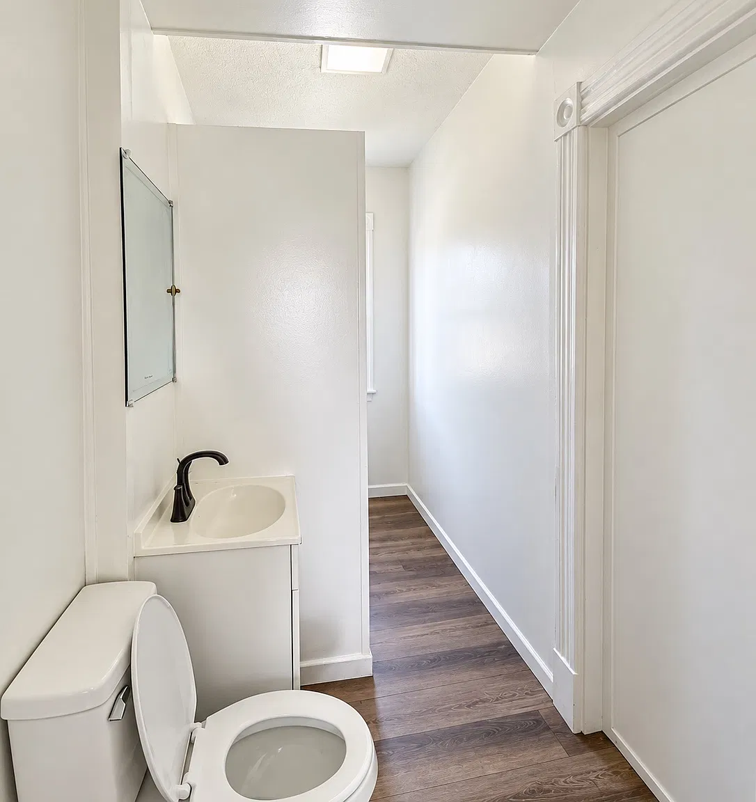3 bed, 1962 sqft, $1,800 — Photo 1