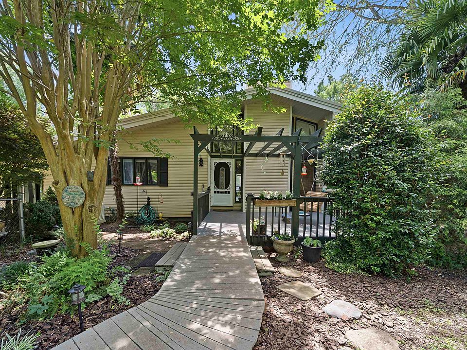 1st image of 240 Quesenberry Dr
