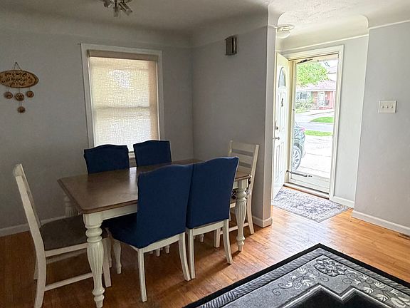 5th image of 3998 Pardee Ave