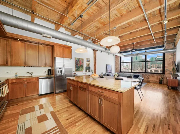 312 N May St APT 3D, Chicago, IL 60607