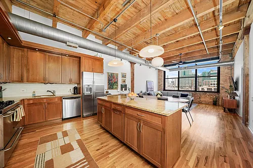 312 N May St Photo 1