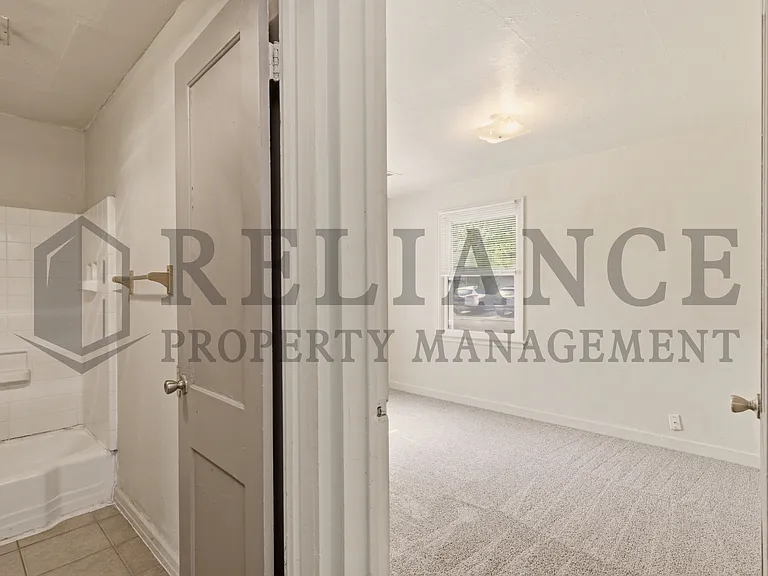 2464 S Washington Ave — Photo 27