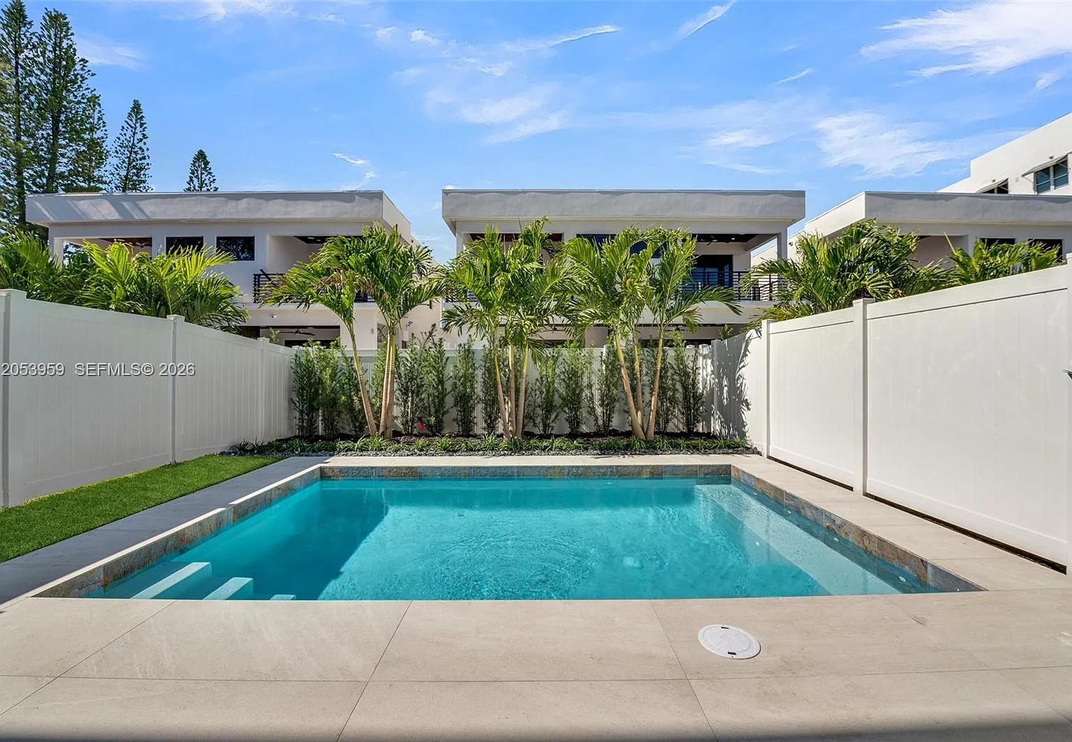 3 bed, 3.5 bath, $9,400 — Photo 2