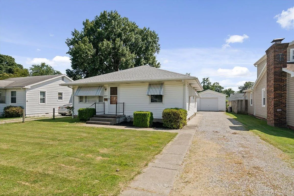 2237 Frisse Ave photo 1