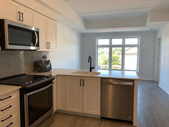 4th image of 195 Commonwealth St #209