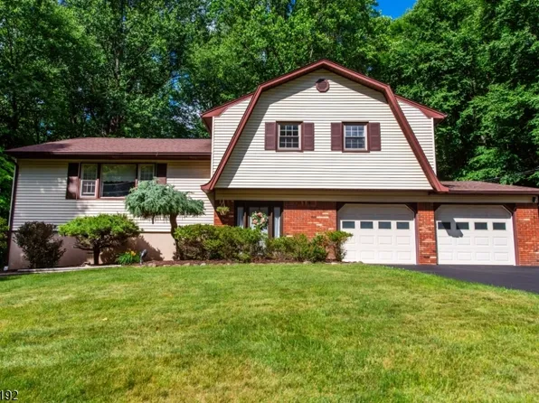 27 Dewey Dr, Ringwood Boro, NJ 07456