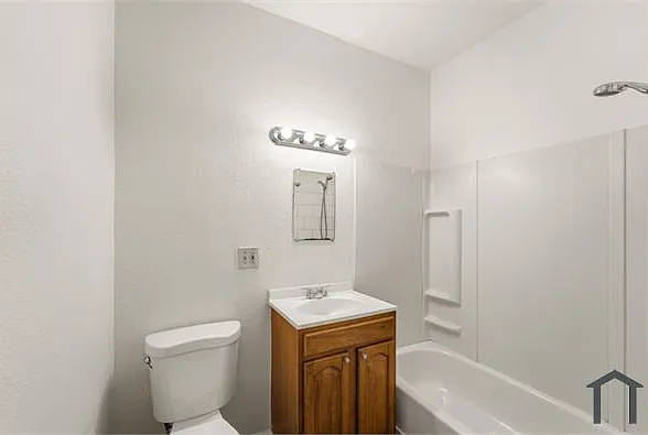 4 bed, 1000 sqft, $2,495 — Photo 4