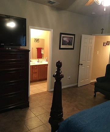 4th image of 549 Cosgrove St